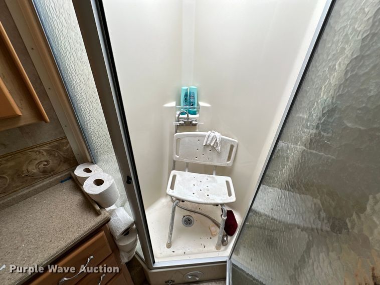 image for item NR9862 2005 Thor Industries  Tuscany RV