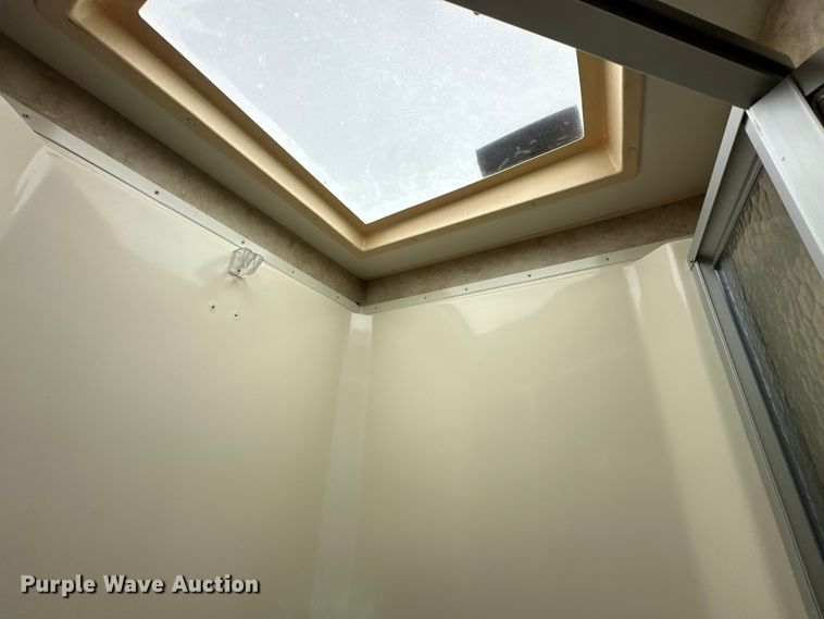 image for item NR9862 2005 Thor Industries  Tuscany RV