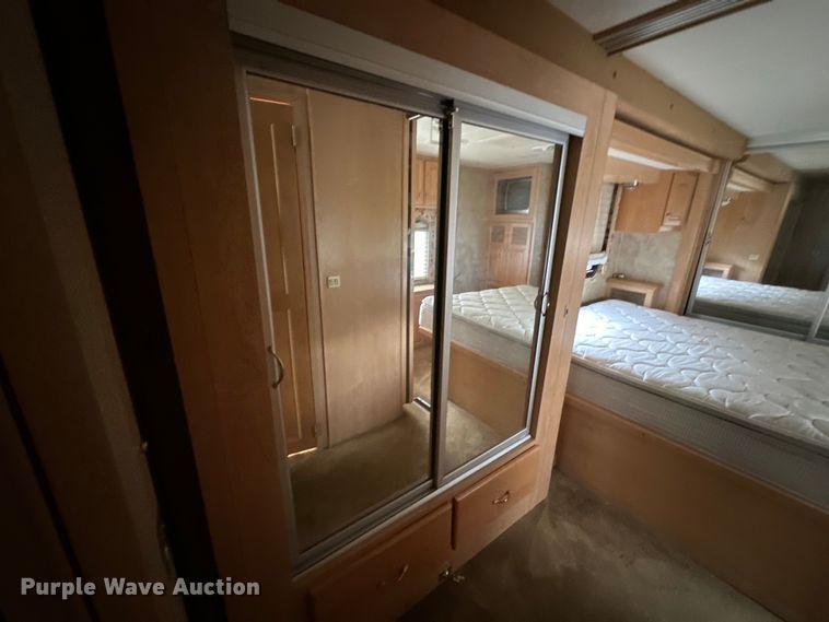 image for item NR9862 2005 Thor Industries  Tuscany RV