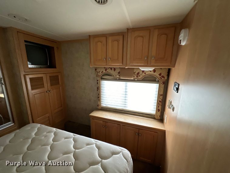 image for item NR9862 2005 Thor Industries  Tuscany RV