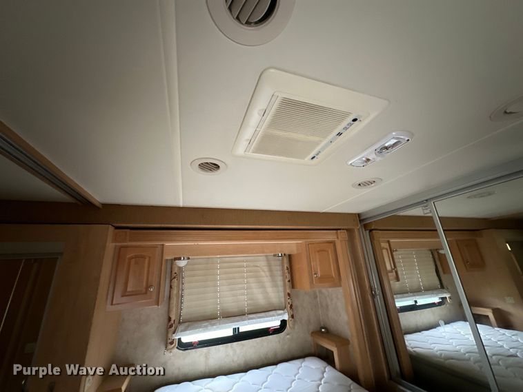 image for item NR9862 2005 Thor Industries  Tuscany RV