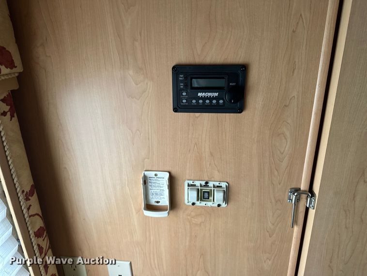 image for item NR9862 2005 Thor Industries  Tuscany RV