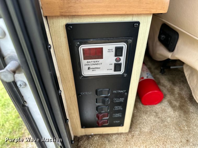 image for item NR9862 2005 Thor Industries  Tuscany RV