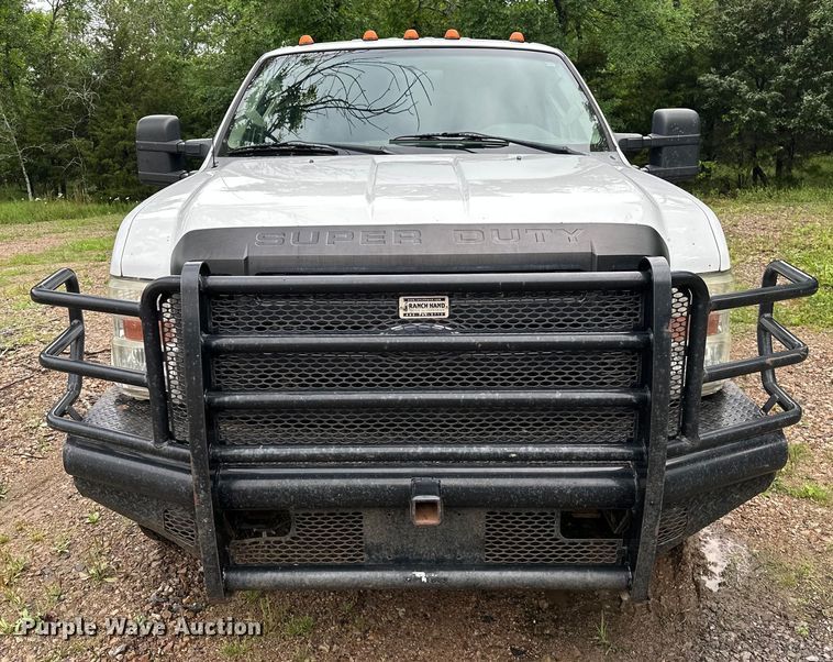 image for item NR9876 2008 Ford F350 Super Duty XL Crew Cab flatbed pickup truck