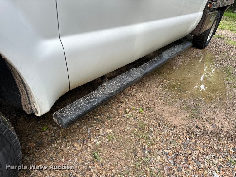 image for item NR9876 2008 Ford F350 Super Duty XL Crew Cab flatbed pickup truck