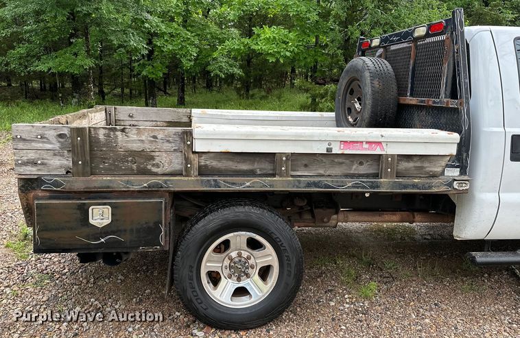 image for item NR9876 2008 Ford F350 Super Duty XL Crew Cab flatbed pickup truck