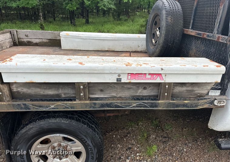 image for item NR9876 2008 Ford F350 Super Duty XL Crew Cab flatbed pickup truck