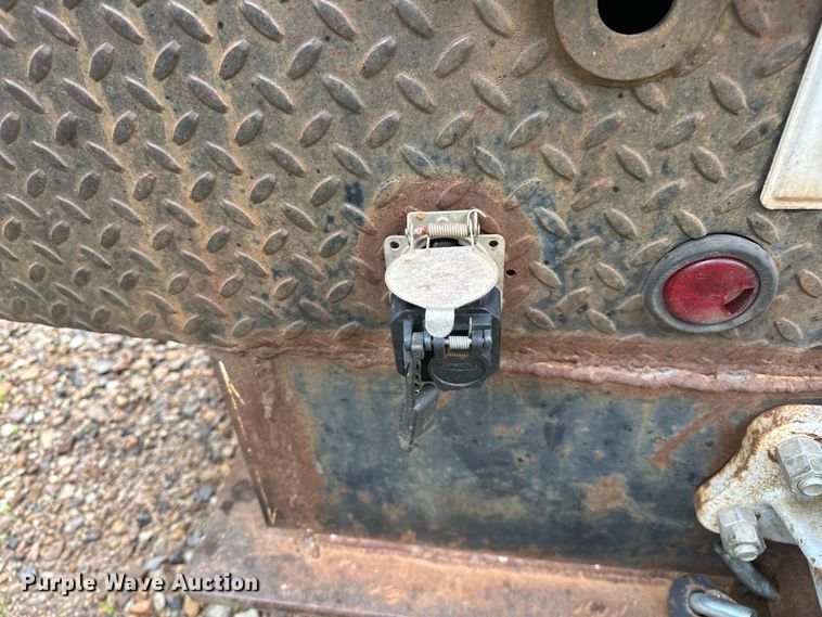 image for item NR9876 2008 Ford F350 Super Duty XL Crew Cab flatbed pickup truck