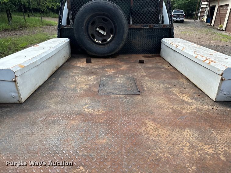 image for item NR9876 2008 Ford F350 Super Duty XL Crew Cab flatbed pickup truck