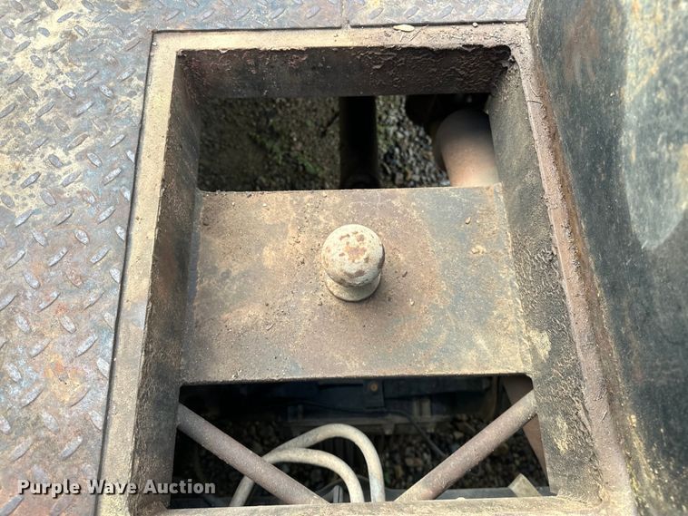 image for item NR9876 2008 Ford F350 Super Duty XL Crew Cab flatbed pickup truck