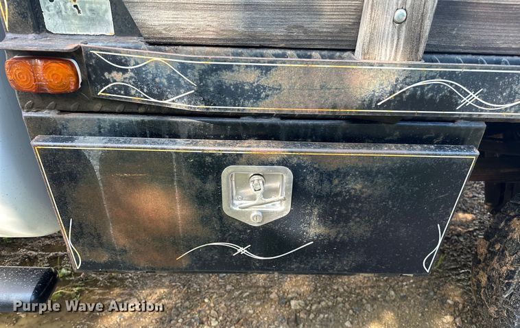 image for item NR9876 2008 Ford F350 Super Duty XL Crew Cab flatbed pickup truck