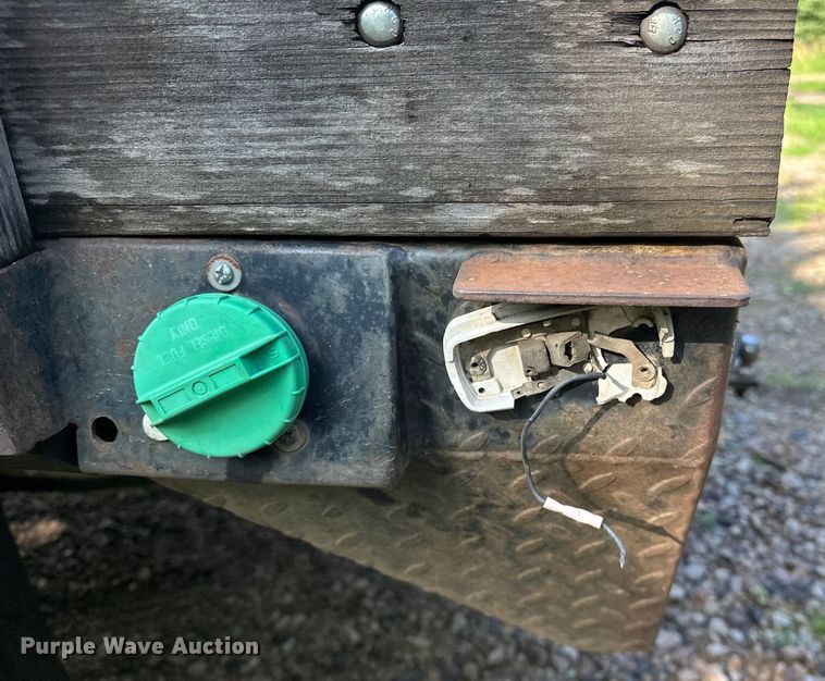 image for item NR9876 2008 Ford F350 Super Duty XL Crew Cab flatbed pickup truck