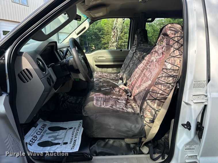 image for item NR9876 2008 Ford F350 Super Duty XL Crew Cab flatbed pickup truck