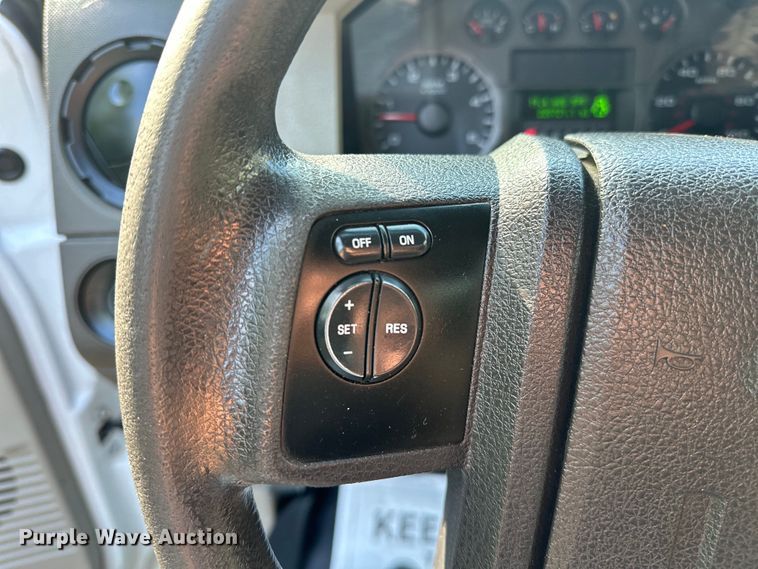 image for item NR9876 2008 Ford F350 Super Duty XL Crew Cab flatbed pickup truck