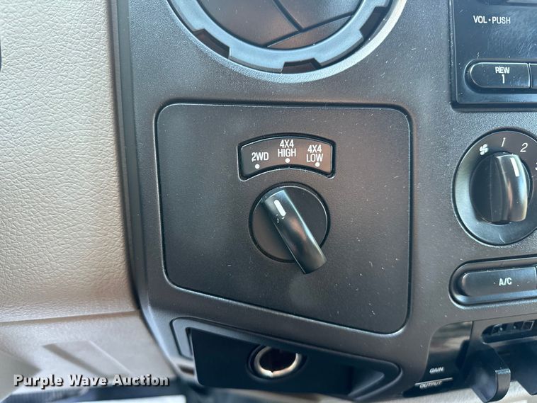 image for item NR9876 2008 Ford F350 Super Duty XL Crew Cab flatbed pickup truck