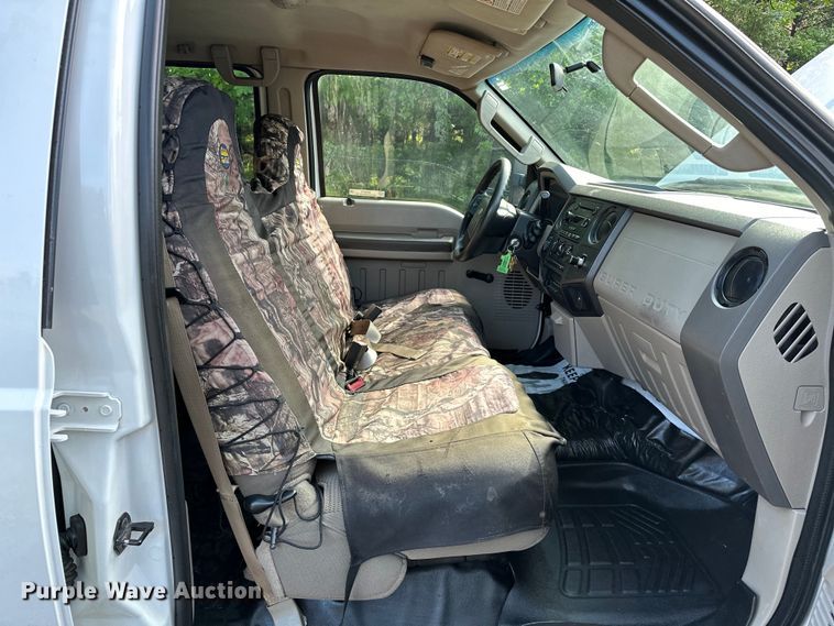 image for item NR9876 2008 Ford F350 Super Duty XL Crew Cab flatbed pickup truck