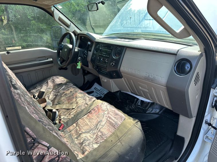 image for item NR9876 2008 Ford F350 Super Duty XL Crew Cab flatbed pickup truck