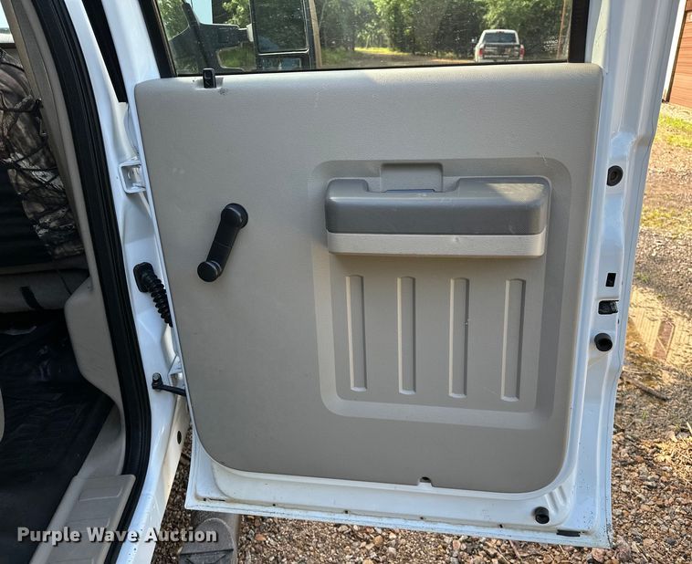 image for item NR9876 2008 Ford F350 Super Duty XL Crew Cab flatbed pickup truck