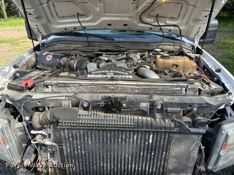 image for item NR9876 2008 Ford F350 Super Duty XL Crew Cab flatbed pickup truck