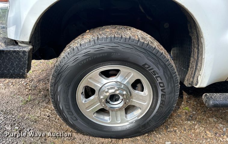 image for item NR9876 2008 Ford F350 Super Duty XL Crew Cab flatbed pickup truck