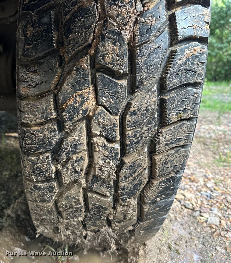 image for item NR9876 2008 Ford F350 Super Duty XL Crew Cab flatbed pickup truck