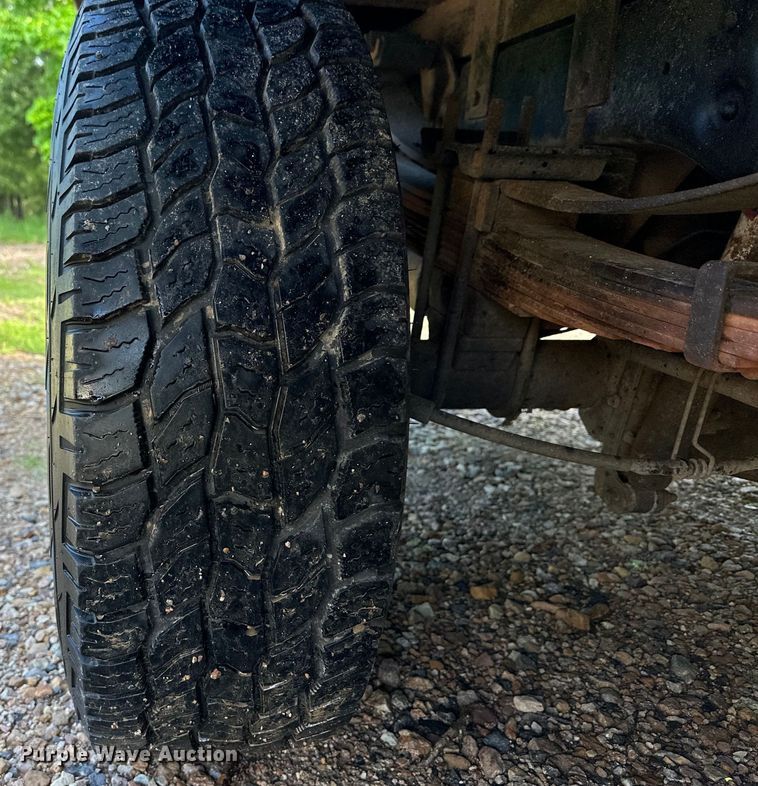 image for item NR9876 2008 Ford F350 Super Duty XL Crew Cab flatbed pickup truck