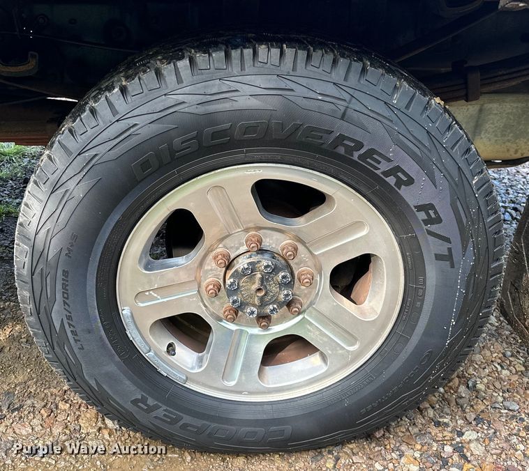 image for item NR9876 2008 Ford F350 Super Duty XL Crew Cab flatbed pickup truck