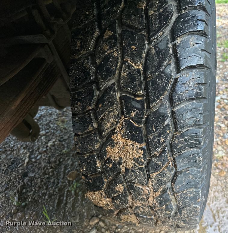 image for item NR9876 2008 Ford F350 Super Duty XL Crew Cab flatbed pickup truck