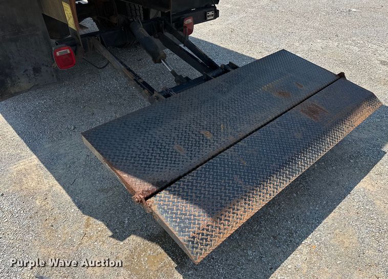 image for item NR9900 1997 GMC  T6500 box truck