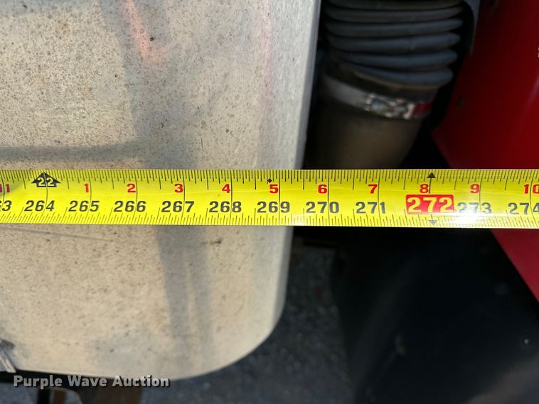 image for item NR9900 1997 GMC  T6500 box truck