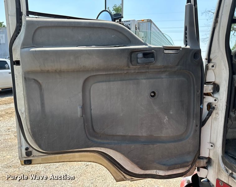 image for item NR9900 1997 GMC  T6500 box truck