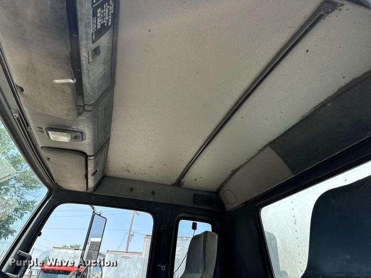 image for item NR9900 1997 GMC  T6500 box truck