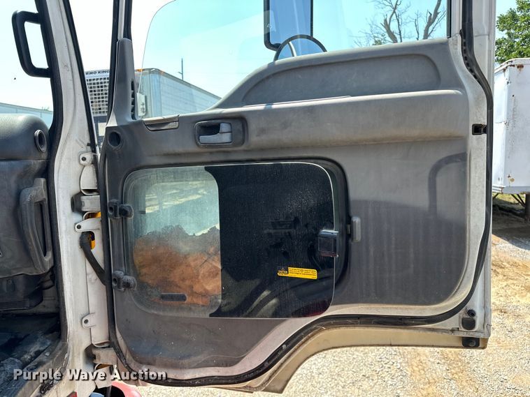 image for item NR9900 1997 GMC  T6500 box truck