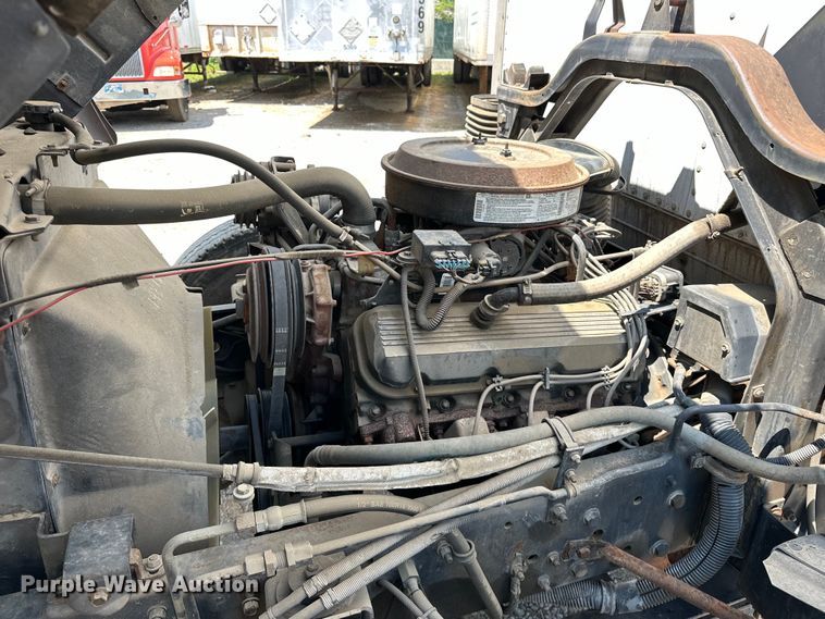 image for item NR9900 1997 GMC  T6500 box truck