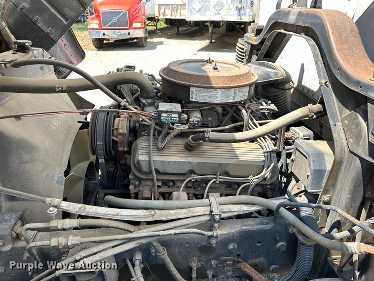 image for item NR9900 1997 GMC  T6500 box truck