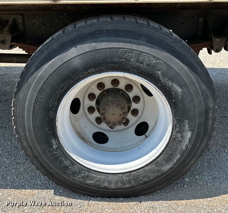 image for item NR9900 1997 GMC  T6500 box truck