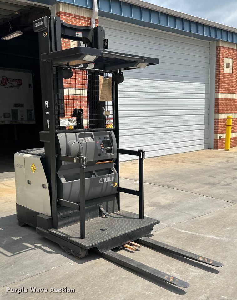 image for item NT9239 Crown  SP3520-30 order picker