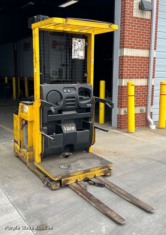 image for item NT9240 Yale OS030ECN24TE095 order picker