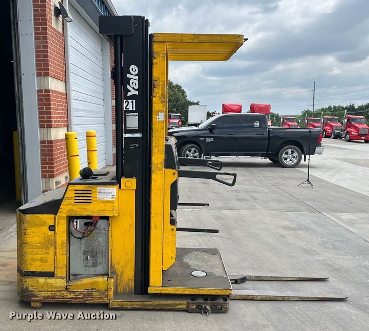 image for item NT9240 Yale OS030ECN24TE095 order picker