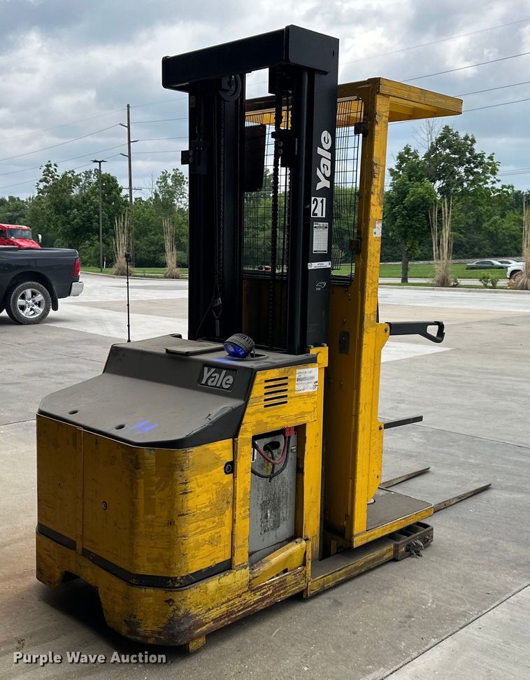 image for item NT9240 Yale OS030ECN24TE095 order picker