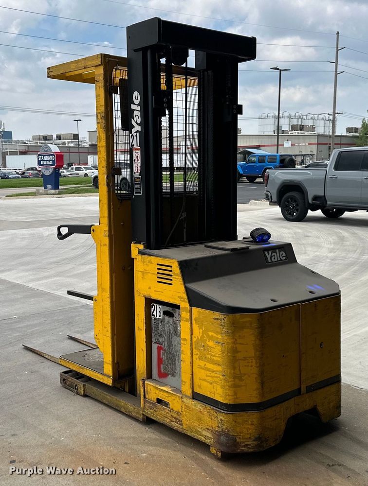 image for item NT9240 Yale OS030ECN24TE095 order picker