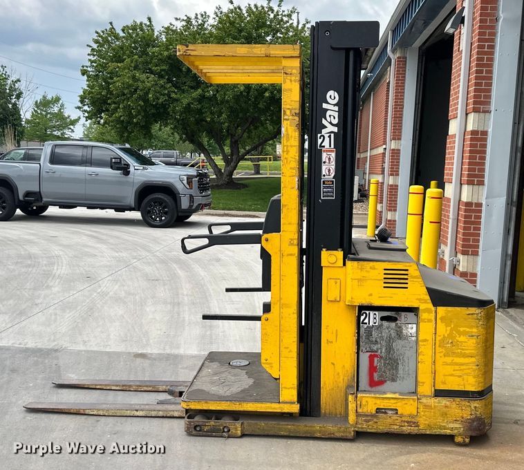 image for item NT9240 Yale OS030ECN24TE095 order picker