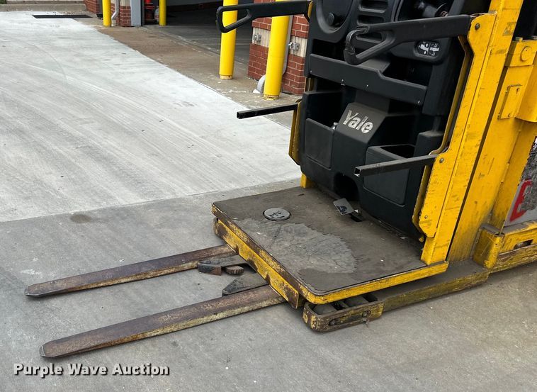 image for item NT9240 Yale OS030ECN24TE095 order picker