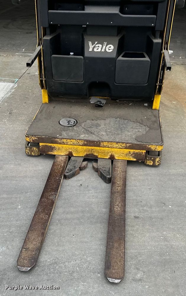 image for item NT9240 Yale OS030ECN24TE095 order picker