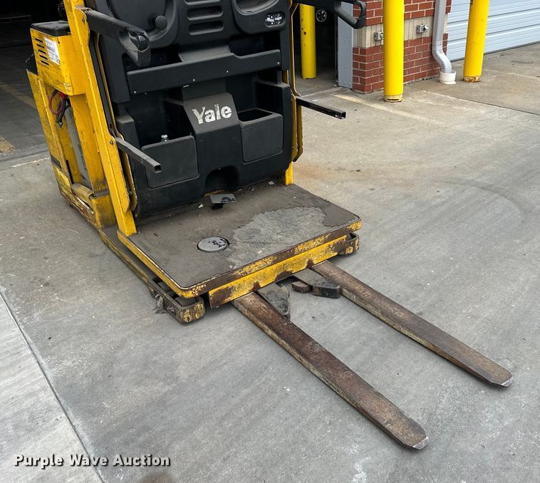 image for item NT9240 Yale OS030ECN24TE095 order picker