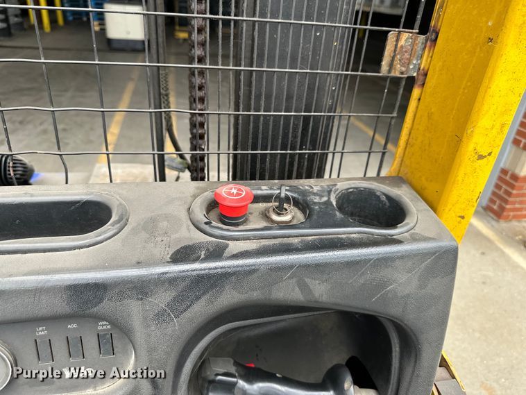 image for item NT9240 Yale OS030ECN24TE095 order picker