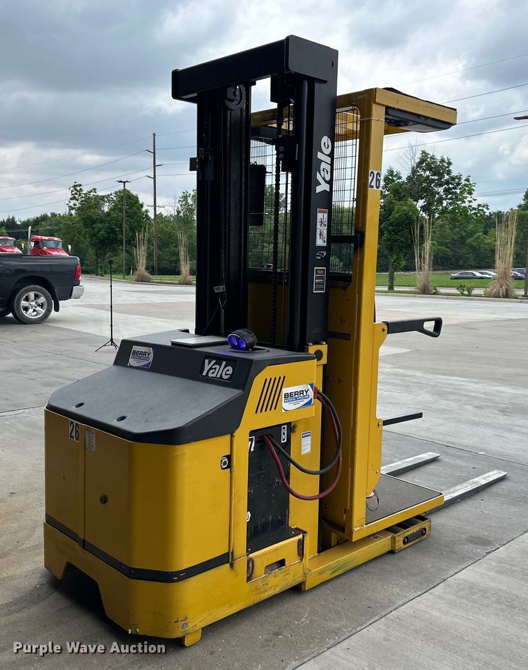 image for item NT9241 Yale OS030EFN24TE095 order picker