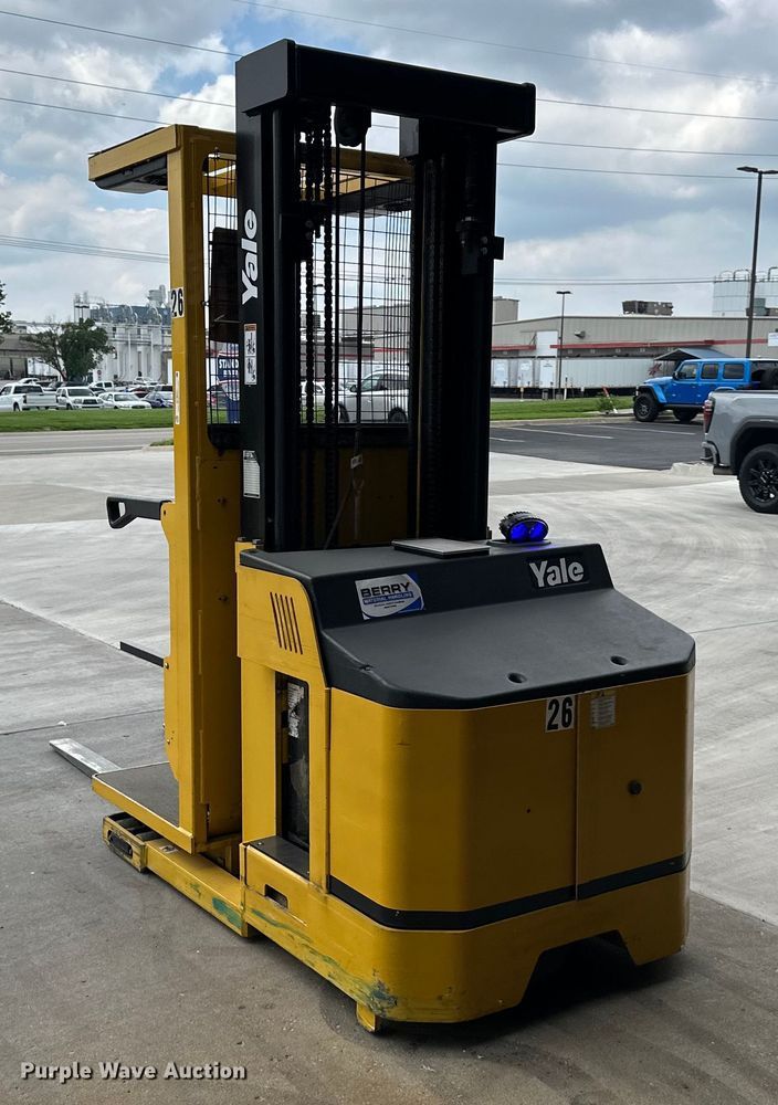 image for item NT9241 Yale OS030EFN24TE095 order picker