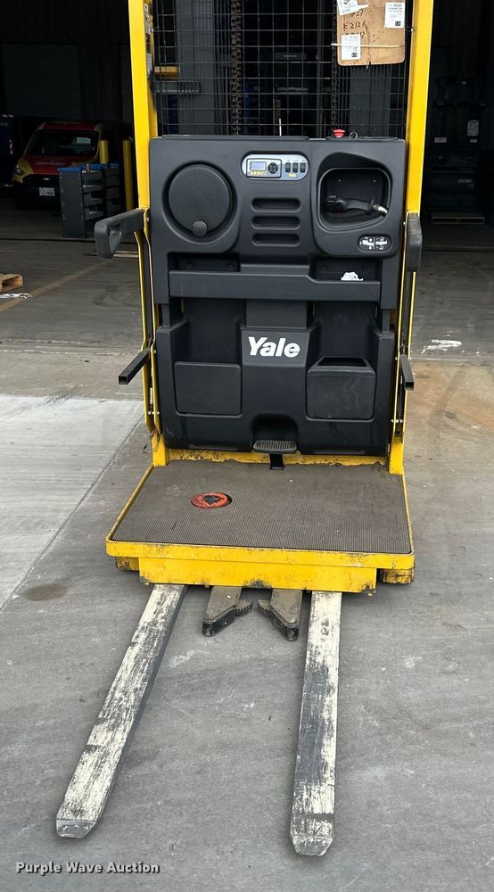 image for item NT9241 Yale OS030EFN24TE095 order picker