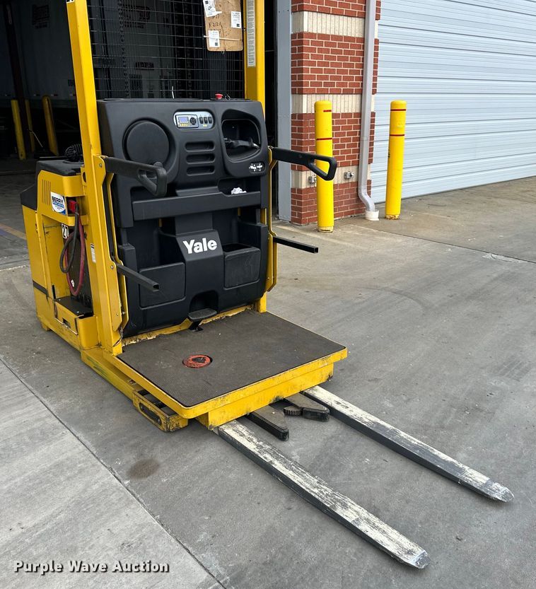 image for item NT9241 Yale OS030EFN24TE095 order picker